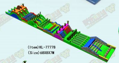 Żywy, dynamiczny, wielobarwny, nadmuchany teren zawodów z przeszkodami.